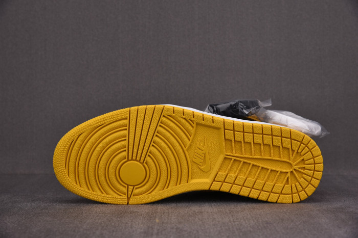 AIR JORDAN 1 RETRO HIGH OG “POLLEN” 555088-701