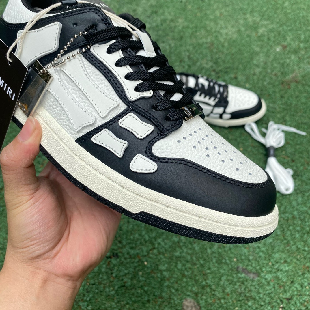 AR1M1 Low-Top Sneaker