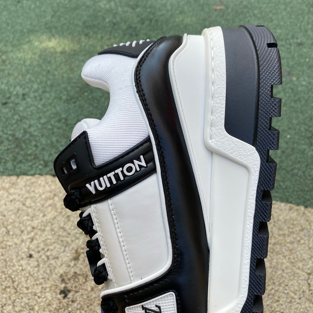 LV TRAINER MAXI black and white