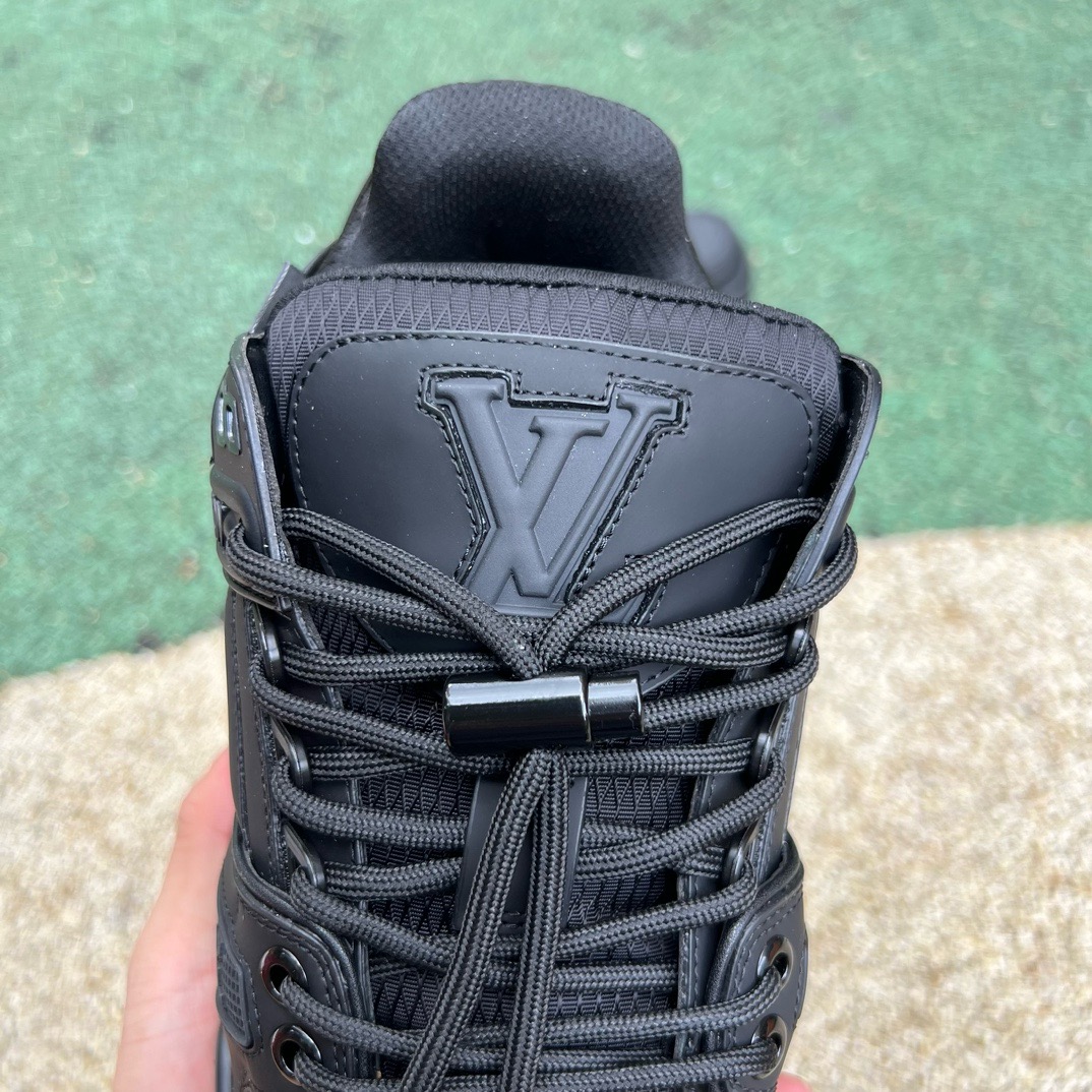 LV TRAINER MAXI all black